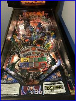 1997 Sega Starship Troopers Pinball Machine with Bright LED lights and Sounds