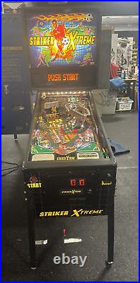 2000 Striker Xtreme Pinball Machine Leds Professional Techs Plays Great Soccer