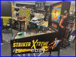 2000 Striker Xtreme Pinball Machine Leds Professional Techs Plays Great Soccer