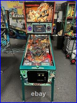 2022 Stern James Bond 007 Le Limited Edition Pinball Machine Plays Great