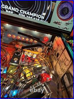 2022 Stern James Bond 007 Le Limited Edition Pinball Machine Plays Great