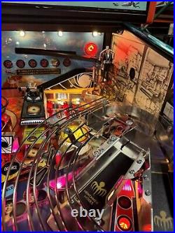 2022 Stern James Bond 007 Le Limited Edition Pinball Machine Plays Great