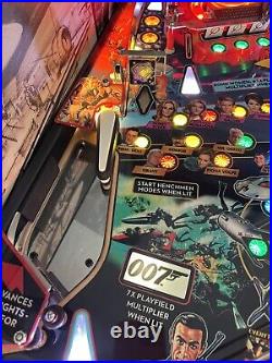 2022 Stern James Bond 007 Le Limited Edition Pinball Machine With Topper