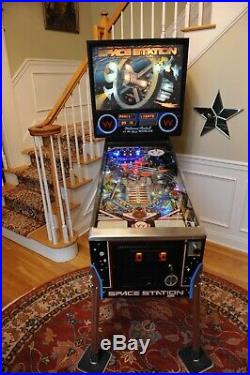Awesome! Space Station Pinball machine Features 3-ball Multiball with Green Mode