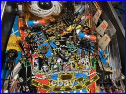 BALLY JUDGE DREDD PINBALL MACHINE GREAT CONDITION LEDs