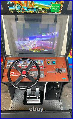 EIGHTEEN WHEELER ARCADE MACHINE by SEGA 2000 (Excellent Condition) RARE