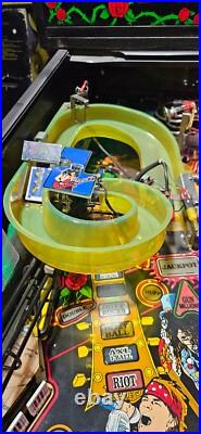 GUNS N ROSES Pinball Machine Data East 1994 2438 GUNS N ROSES Pinball Machine Data East 1994 2438