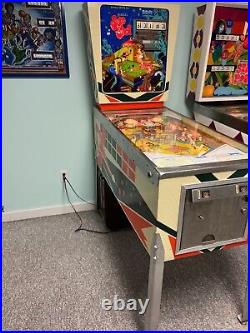 Gottlieb & Co SureShot Pinball Machine 1975