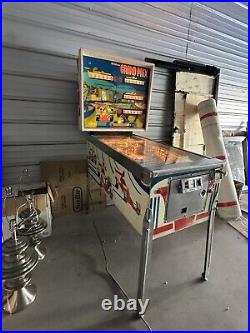 Grand Prix Pinball Machine, Williams Mnf. 1976. Working Original LOCAL PICK UP