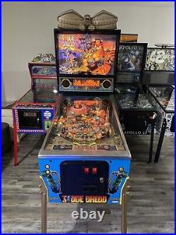 Judge Dredd Pinball Machine withTopper