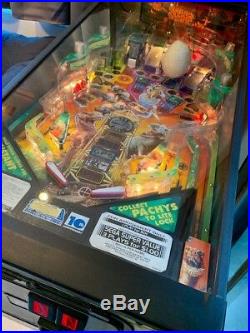 Jurassic Park THE LOST WORLD pinball machine! Works Great
