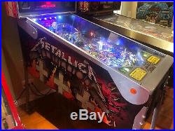 Metallica Limited Edition Pinball Machine Stern HUO Amazing condition