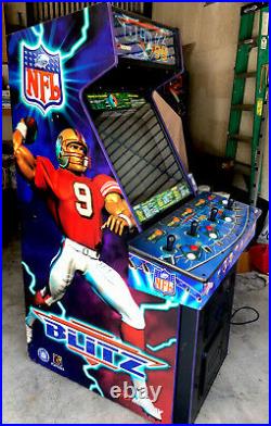 NFL BLITZ 99 ARCADE MACHINE by MIDWAY with Nintendo 64 extension Great Condition