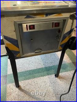 Pinball Machine Surfer Gottlieb, 1976 Pinball Machine Surfer Gottlieb, 1976