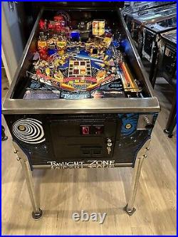 Pinball machine 1993 Bally Twilight zone, gorgeous