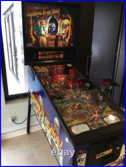 Ripleys Believe It or Not Pinball Machine Stern Used Collector's Item