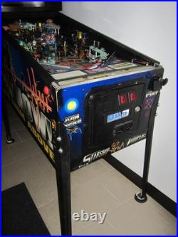 STARSHIP TROOPERS PINBALL MACHINE by SEGA 1997 (Excellent Condition) RARE