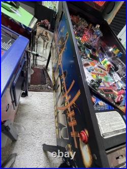 Sega Starship Troopers Pinball Machine 1997- Rare 3 lower flippers & Mechs