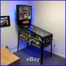 Starship Troopers Pinball Arcade Entertainment Machine AWESOME LOOK