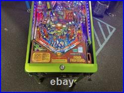 Stern Foo Fighters Limited Edition Pinball Machine Stern Dealer Le