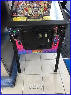 Stern Kiss Pro Pinball Machine ARCADE With SIGNED MEMORABILIA