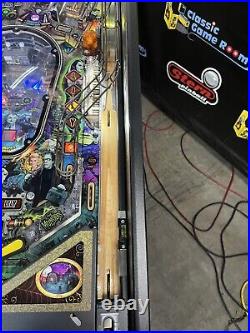 Stern Munsters Limited Edition Pinball Machine