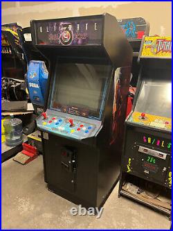 ULTIMATE MORTAL KOMBAT 3 ARCADE MACHINE by MIDWAY 1995 (Excellent)