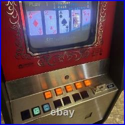 Vintage DOUBLE UP POKER Video Arcade Game with Wood Finish Takes Tokens