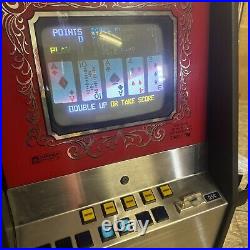 Vintage DOUBLE UP POKER Video Arcade Game with Wood Finish Takes Tokens